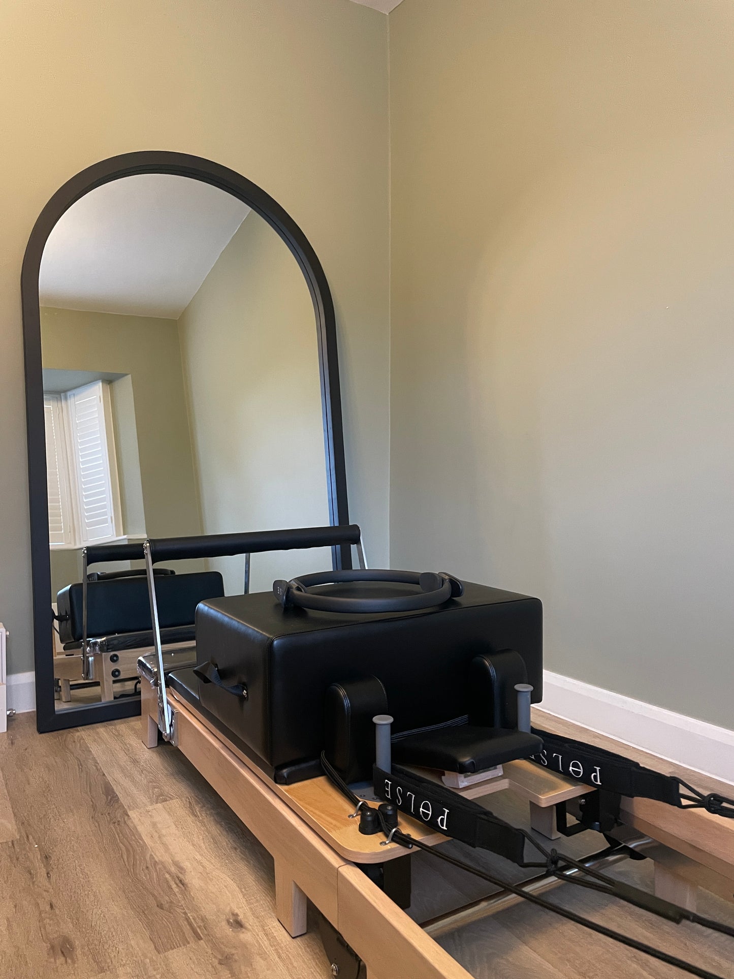 black fold up reformer in home POLSE free shipping